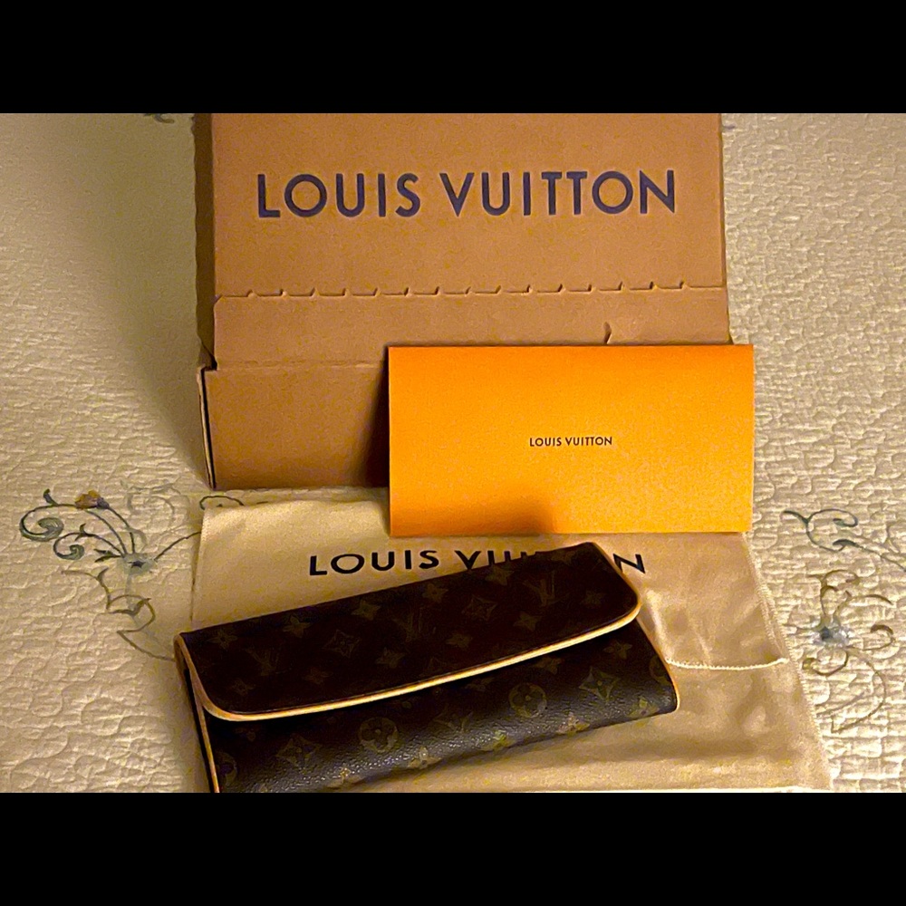 Pochette twin GM no strap. Repairs by Louis Vuitton
